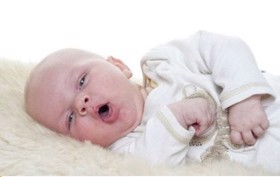Khi trẻ sơ sinh bị ho phải làm sao? 7 cách xử trí hiệu quả